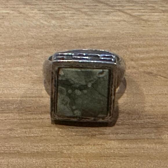 Vintage Navajo Sterling Silver w/ Square Green Stone - Picture 3 of 6